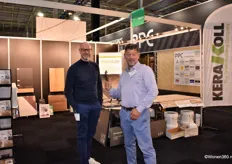 Ko Gobbens en Geert Jan Wellink (rechts) van Kerakoll, dat present was met ecovriendelijke bouwstoffen, zoals tegellijmen, tegelvoegen, siliconenkit en andere bouwstoffen .